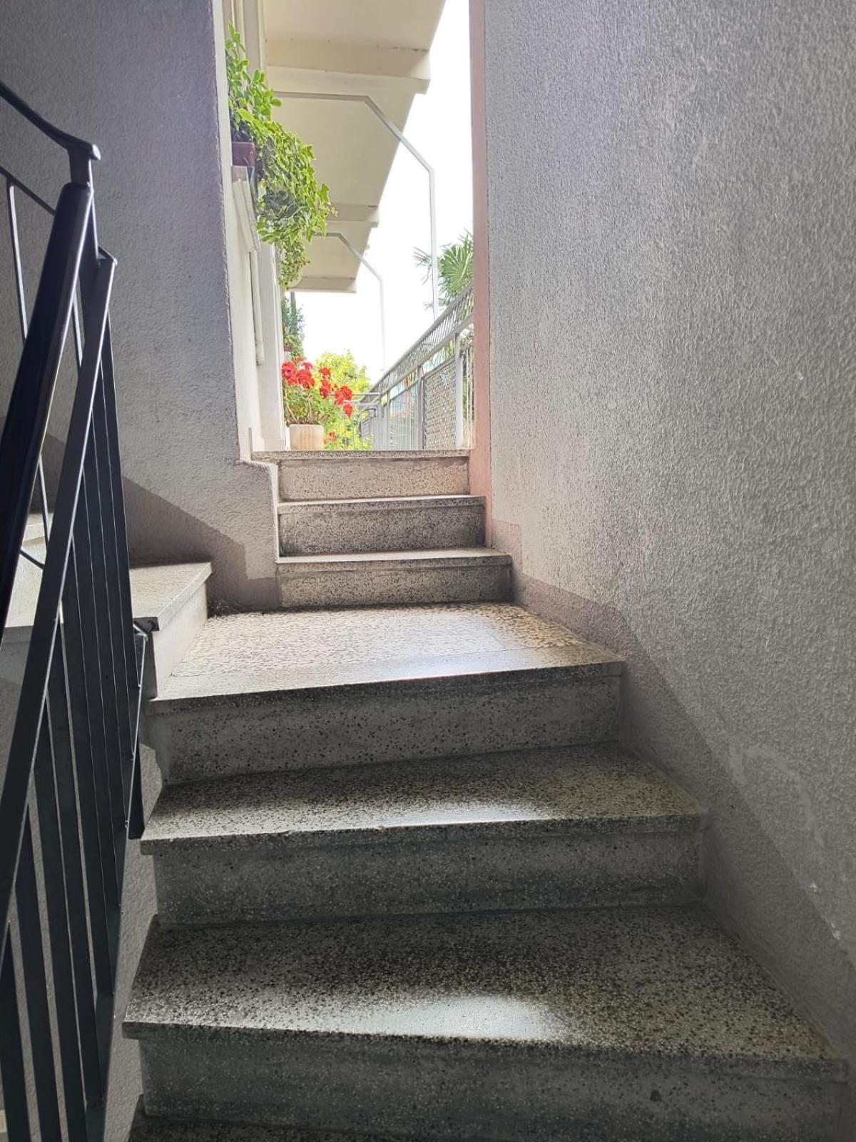 150 Steps To Heaven - By Myhomeincomo Eksteriør billede